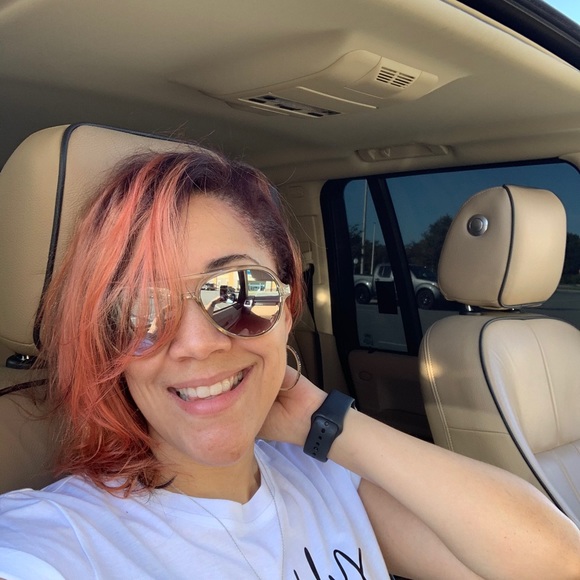 Meet your Posher, Tamara - Picture 1 of 2